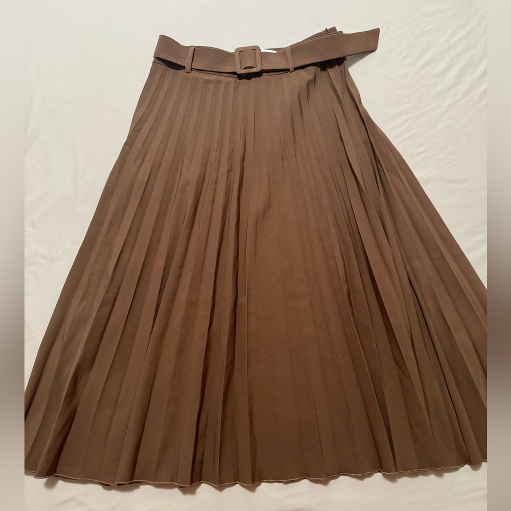 Brown pleated dress with belt 🤎